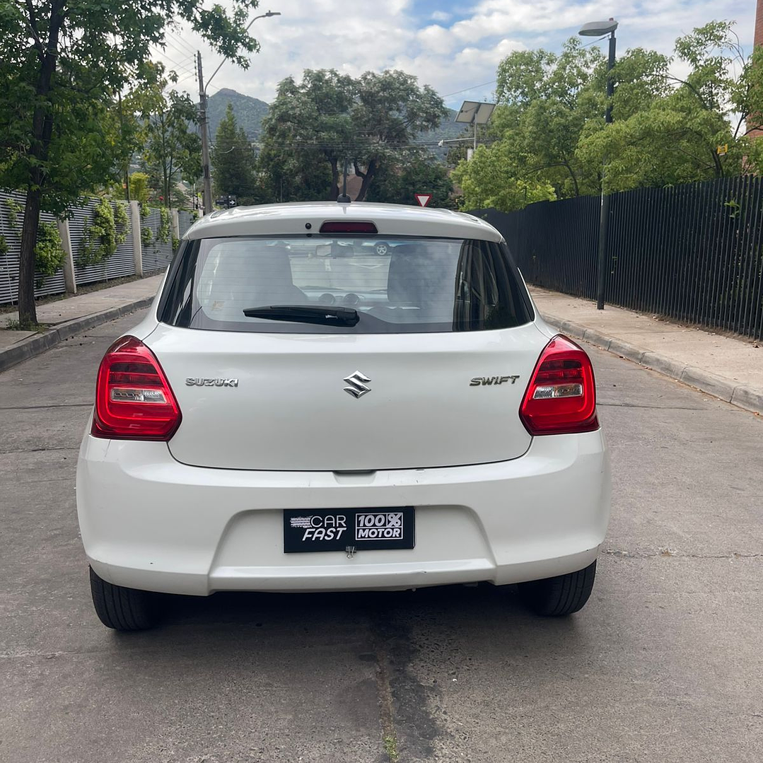 SUZUKI SWIFT 1.2 GL / AÑO 2022 / 128.000KM / 4X2 / MECANICO / BENCINA 6