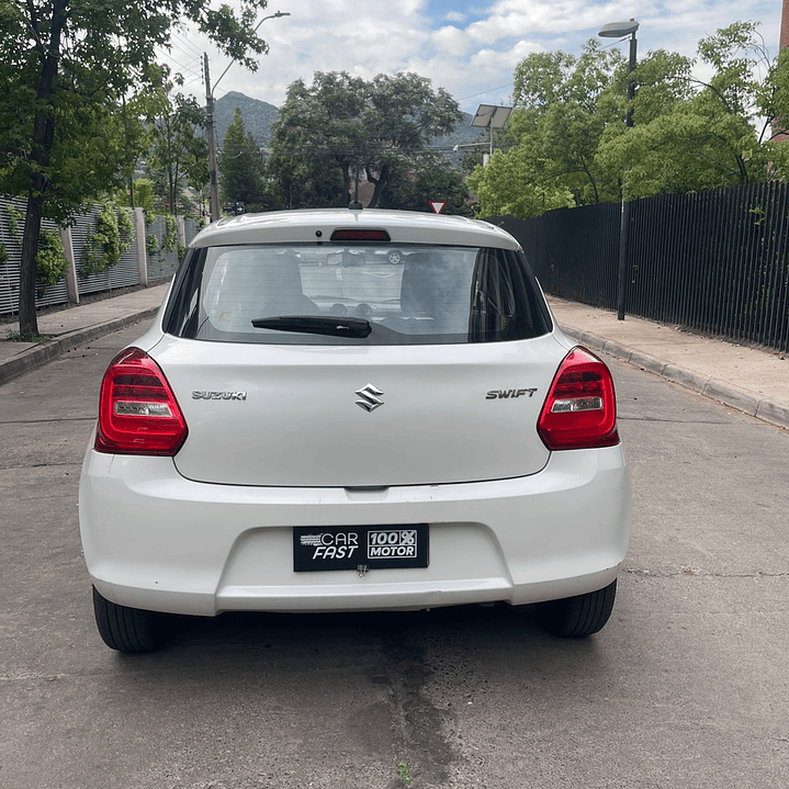 SUZUKI SWIFT 1.2 GL / AÑO 2022 / 128.000KM / 4X2 / MECANICO / BENCINA 6