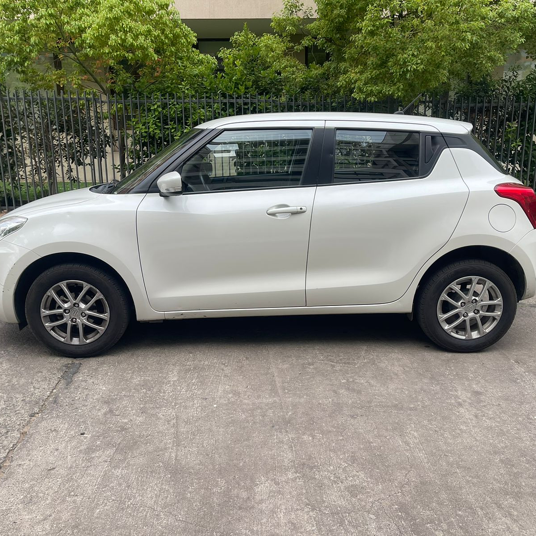 SUZUKI SWIFT 1.2 GL / AÑO 2022 / 128.000KM / 4X2 / MECANICO / BENCINA 4