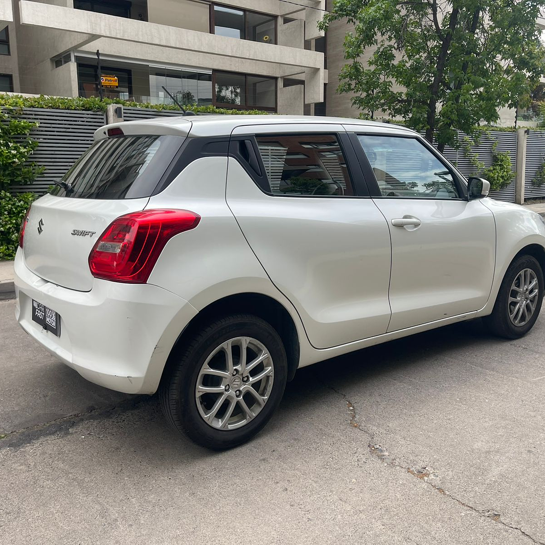 SUZUKI SWIFT 1.2 GL / AÑO 2022 / 128.000KM / 4X2 / MECANICO / BENCINA 7