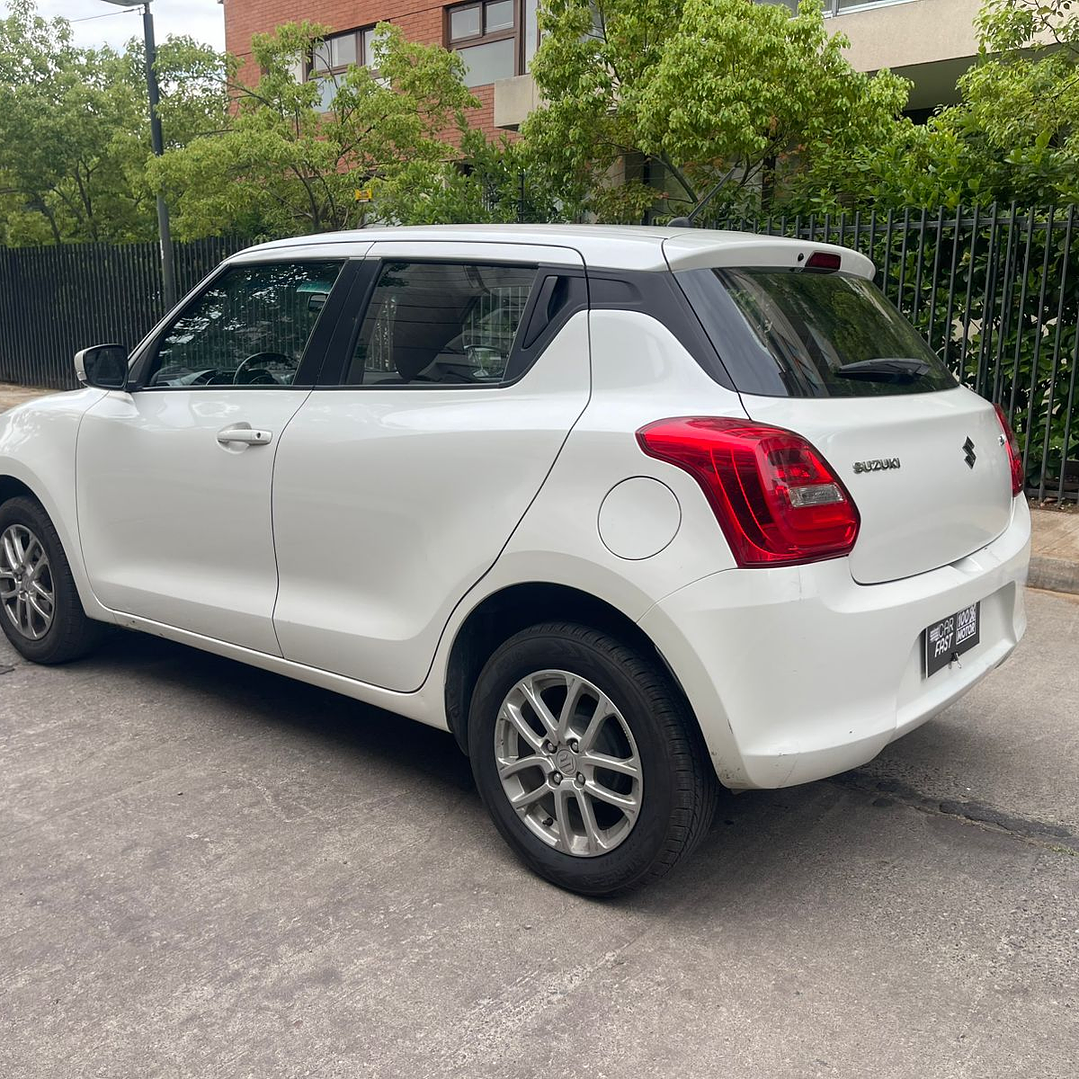 SUZUKI SWIFT 1.2 GL / AÑO 2022 / 128.000KM / 4X2 / MECANICO / BENCINA 5