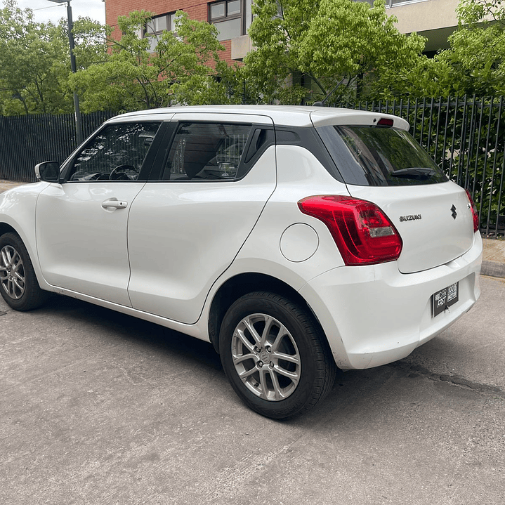 SUZUKI SWIFT 1.2 GL / AÑO 2022 / 128.000KM / 4X2 / MECANICO / BENCINA 5