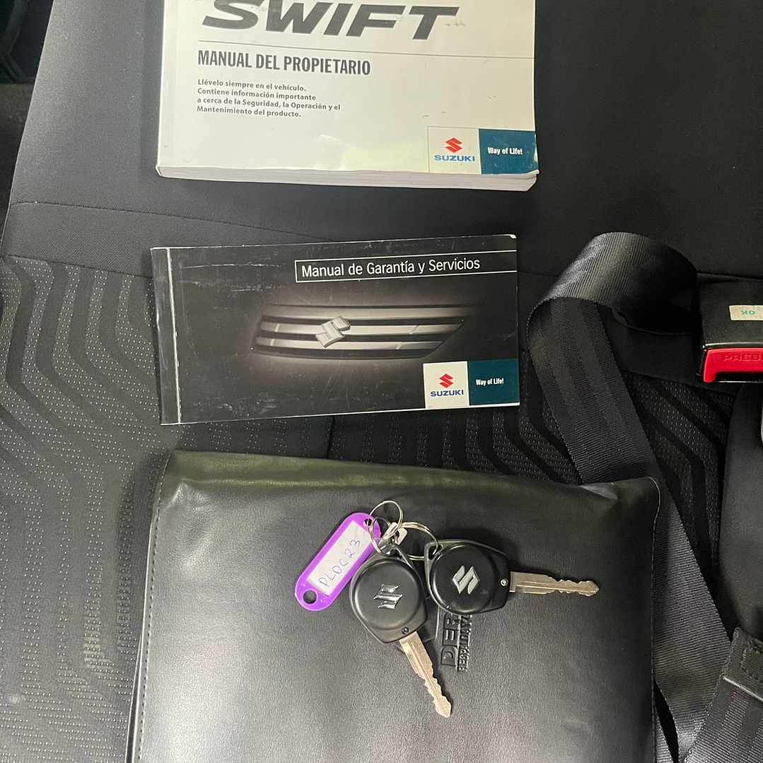 SUZUKI SWIFT 1.2 GL / AÑO 2022 / 128.000KM / 4X2 / MECANICO / BENCINA 10