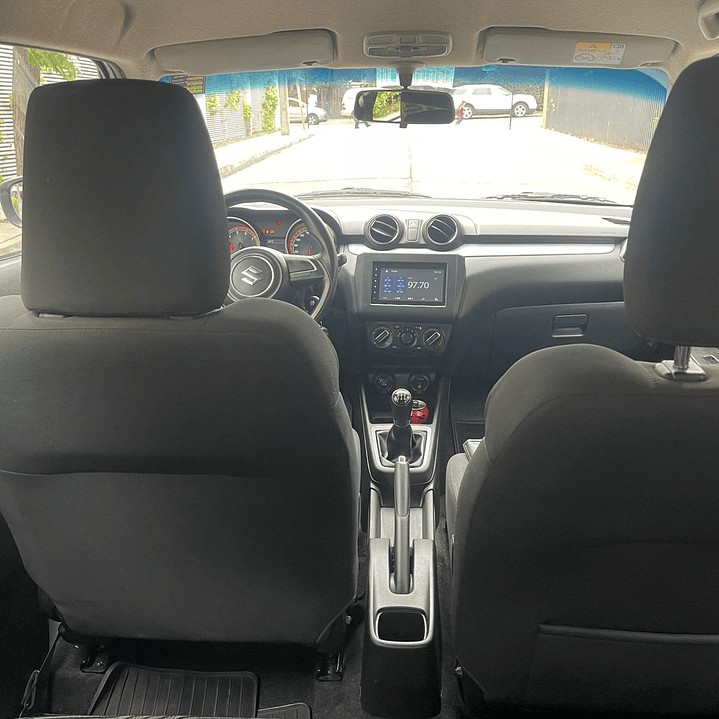SUZUKI SWIFT 1.2 GL / AÑO 2022 / 128.000KM / 4X2 / MECANICO / BENCINA 11