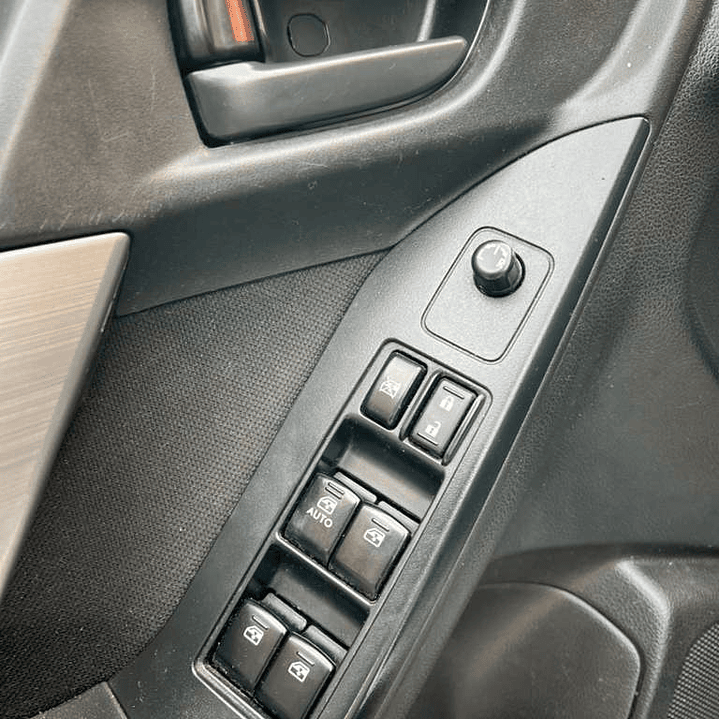 SUBARU ALL NEW FORESTER X  / AÑO 2013 / 110.000KM / 4X4 / AUTOMATICA / BENCINA 12