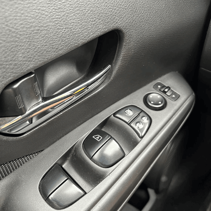 NISSAN KICKS ADVANCE / AÑO 2017 / 86000KM / 4X2 / AUTOMATICA / BENCINA 17