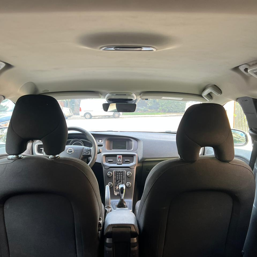 VOLVO V40 D2 COMFORT 2.0 / AÑO 2018 / 87.400KM / 4X4 / MECANICA / DIESEL 12