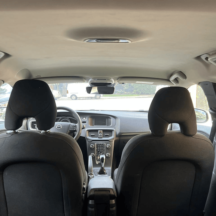 VOLVO V40 D2 COMFORT 2.0 / AÑO 2018 / 87.400KM / 4X4 / MECANICA / DIESEL 12