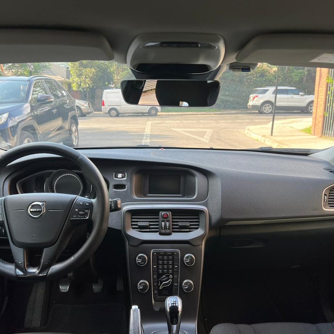 VOLVO V40 D2 COMFORT 2.0 / AÑO 2018 / 87.400KM / 4X4 / MECANICA / DIESEL 16