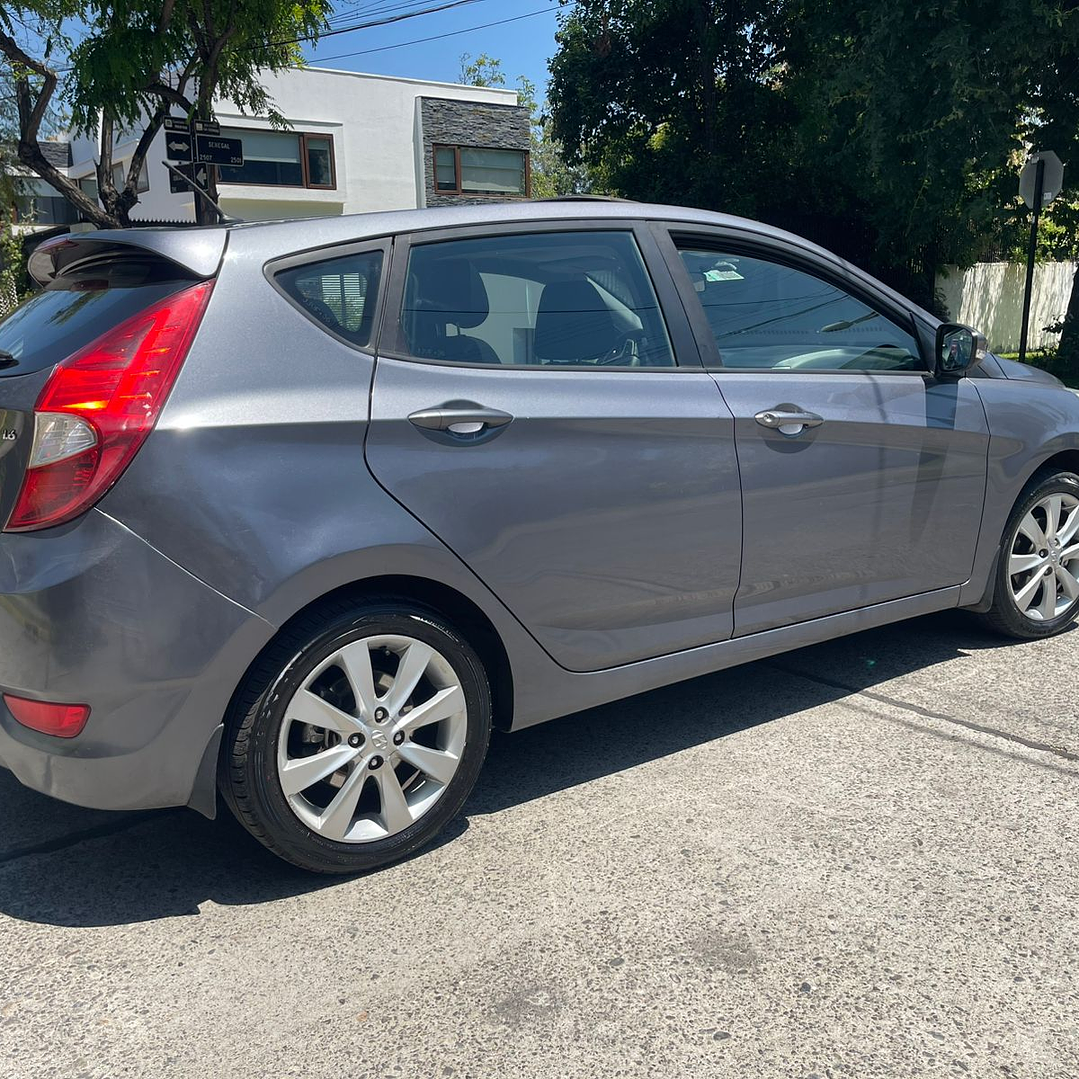 HYUNDAI ACCENT RB 1.6 / AÑO 2017 / 72000 KM / 4X2 / AUTOMATICA / BENCINA 7