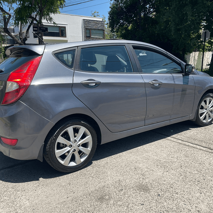 HYUNDAI ACCENT RB 1.6 / AÑO 2017 / 72000 KM / 4X2 / AUTOMATICA / BENCINA 7