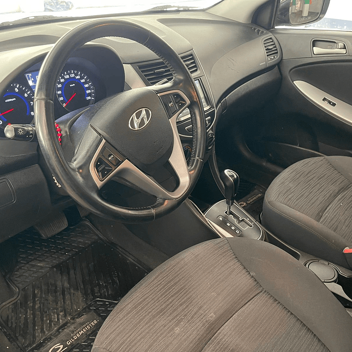 HYUNDAI ACCENT RB 1.6 / AÑO 2017 / 72000 KM / 4X2 / AUTOMATICA / BENCINA 13