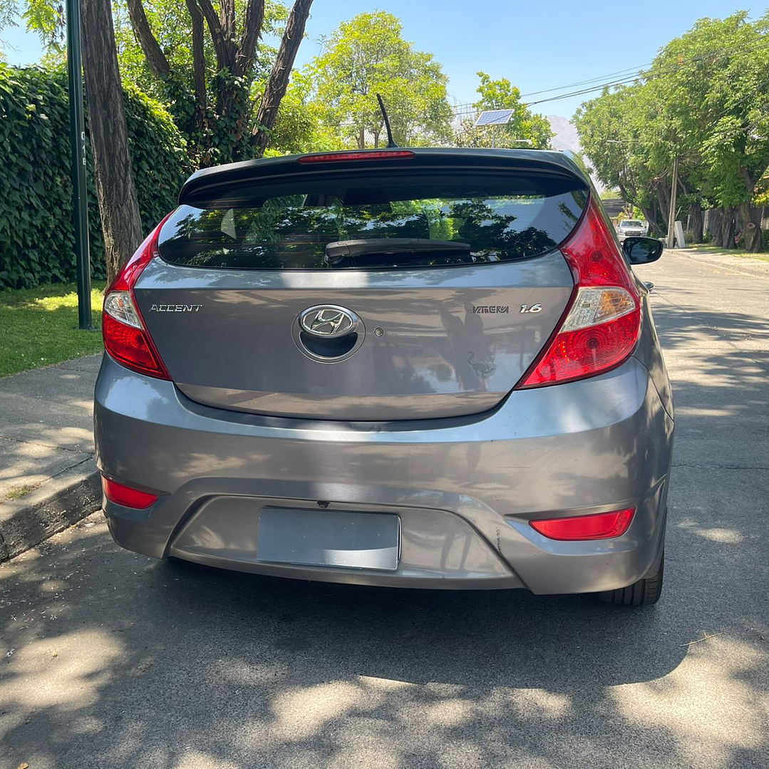 HYUNDAI ACCENT RB 1.6 / AÑO 2017 / 72000 KM / 4X2 / AUTOMATICA / BENCINA 8