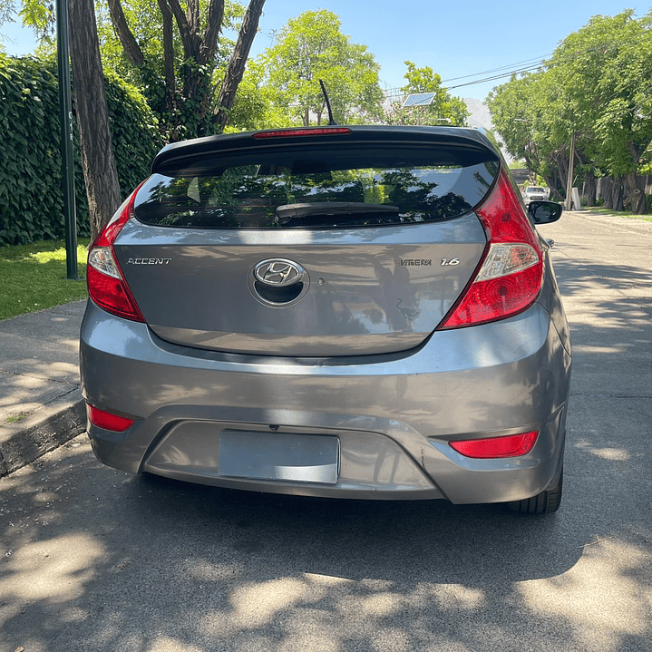 HYUNDAI ACCENT RB 1.6 / AÑO 2017 / 72000 KM / 4X2 / AUTOMATICA / BENCINA 8