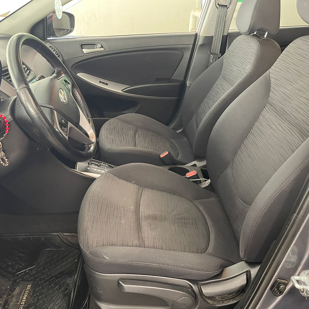 HYUNDAI ACCENT RB 1.6 / AÑO 2017 / 72000 KM / 4X2 / AUTOMATICA / BENCINA 16