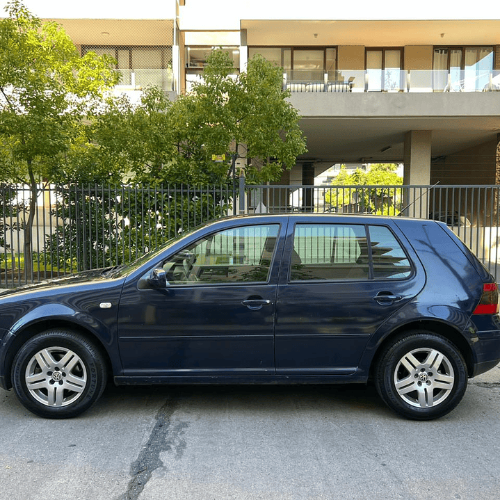 VOLKSWAGEN GOLF A4 HIGHLINE 2.0 / AÑO 2003 / 279.000KMS / 4X2 / MANUAL /BENCINA 4