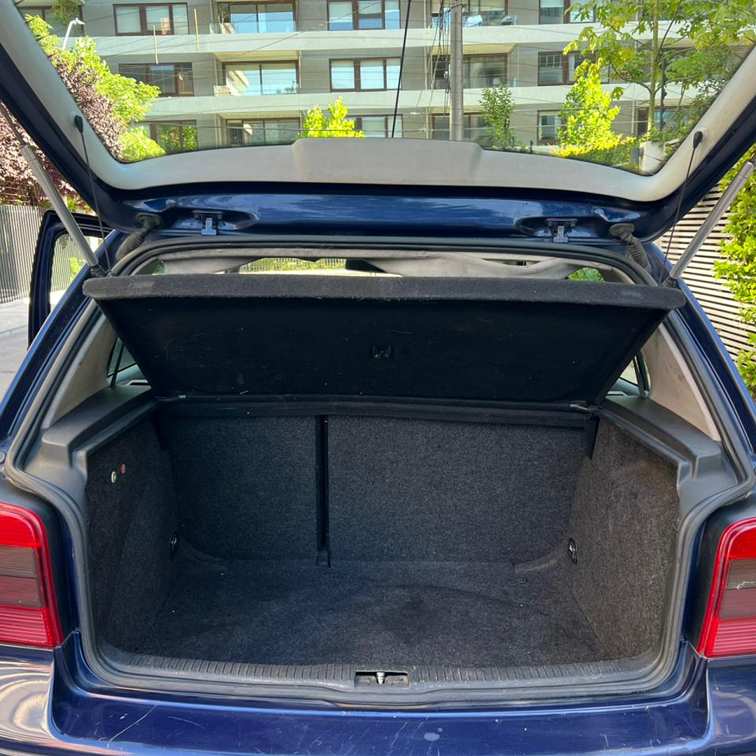 VOLKSWAGEN GOLF A4 HIGHLINE 2.0 / AÑO 2003 / 279.000KMS / 4X2 / MANUAL /BENCINA 9