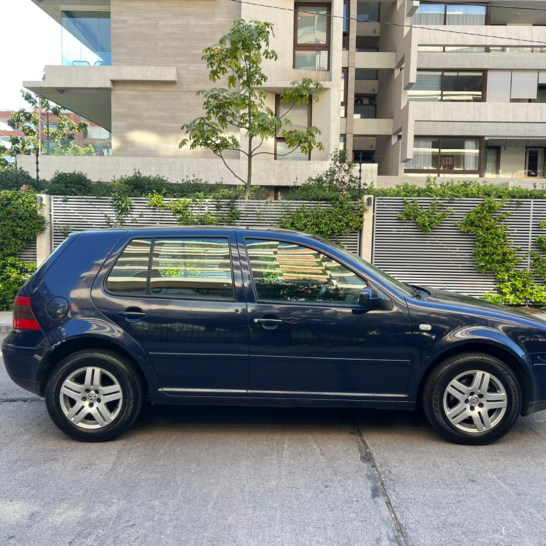 VOLKSWAGEN GOLF A4 HIGHLINE 2.0 / AÑO 2003 / 279.000KMS / 4X2 / MANUAL /BENCINA 8