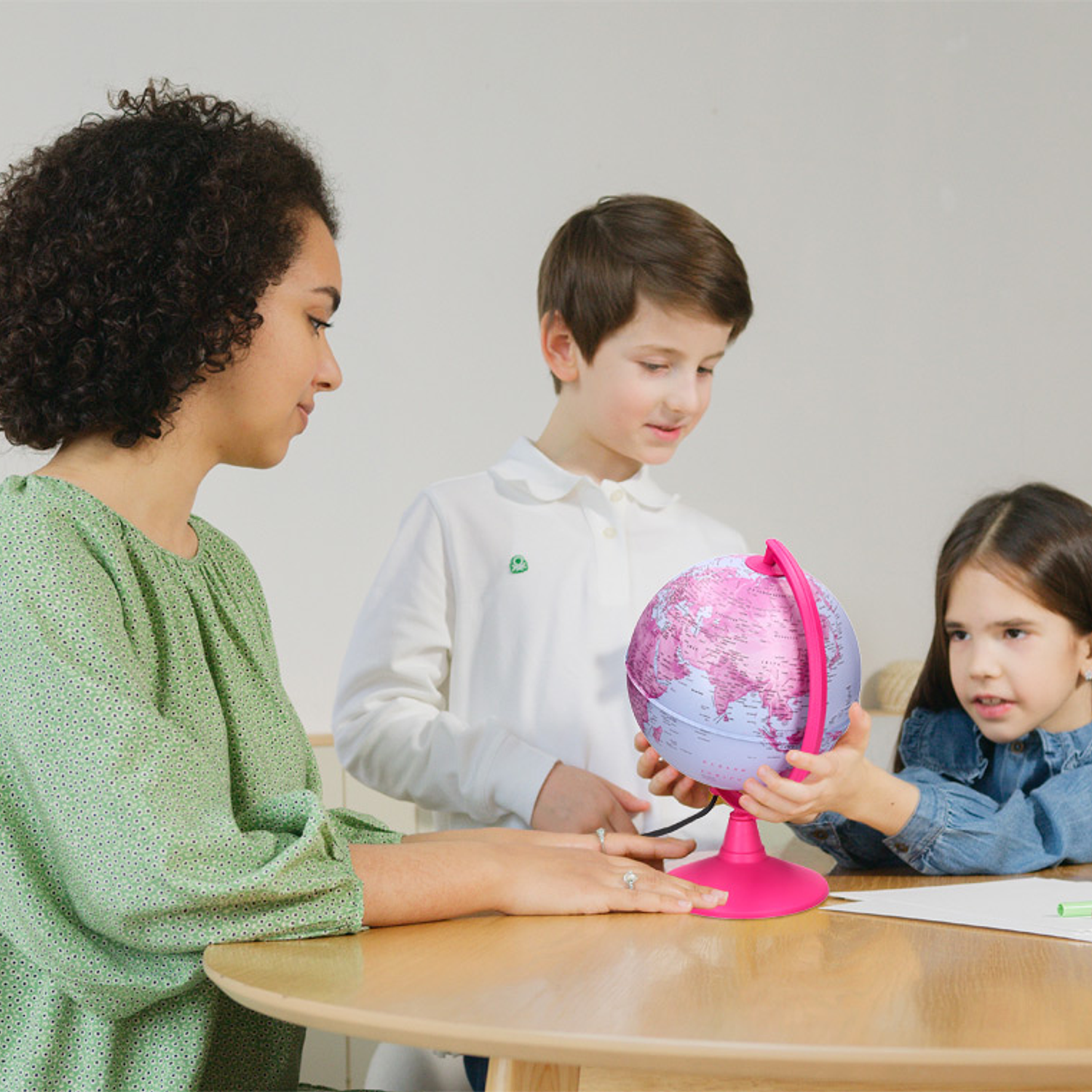 Globo liderpapel com luz fisico e politico diametro 20 cm cor rosa 10