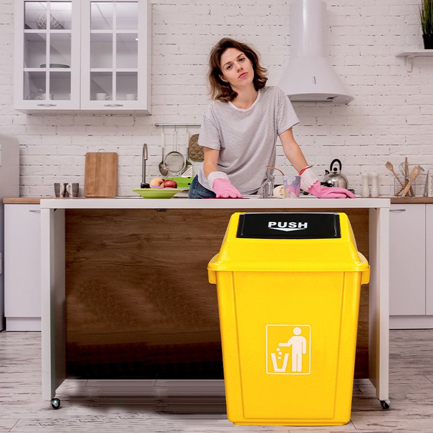 Contentor de lixo q-connect plastico com tampa de empurrar 58 litros 470x330x760 mm amarelo 9