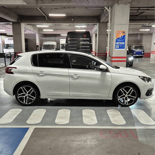 Peugeot 308 1.6 BlueHDi 120 HP Manual Feline – Año 2018 10