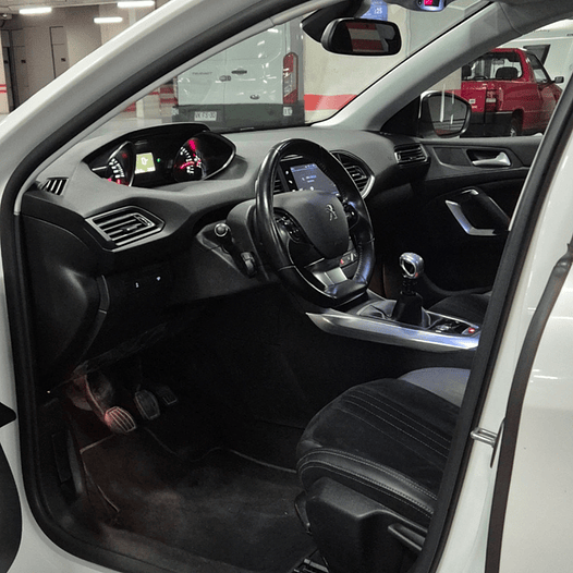 Peugeot 308 1.6 BlueHDi 120 HP Manual Feline – Año 2018 17