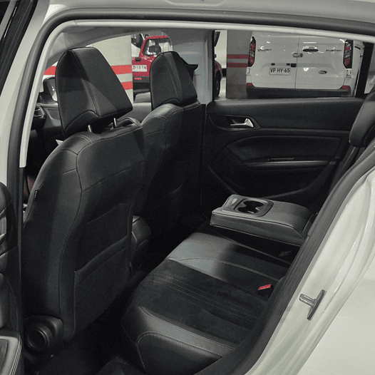 Peugeot 308 1.6 BlueHDi 120 HP Manual Feline – Año 2018 18