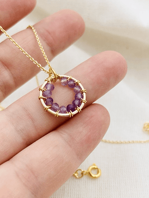 Collar dorado ¨Lirio Amatista¨