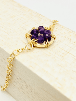Pulsera dorada ¨Botón Amatista¨