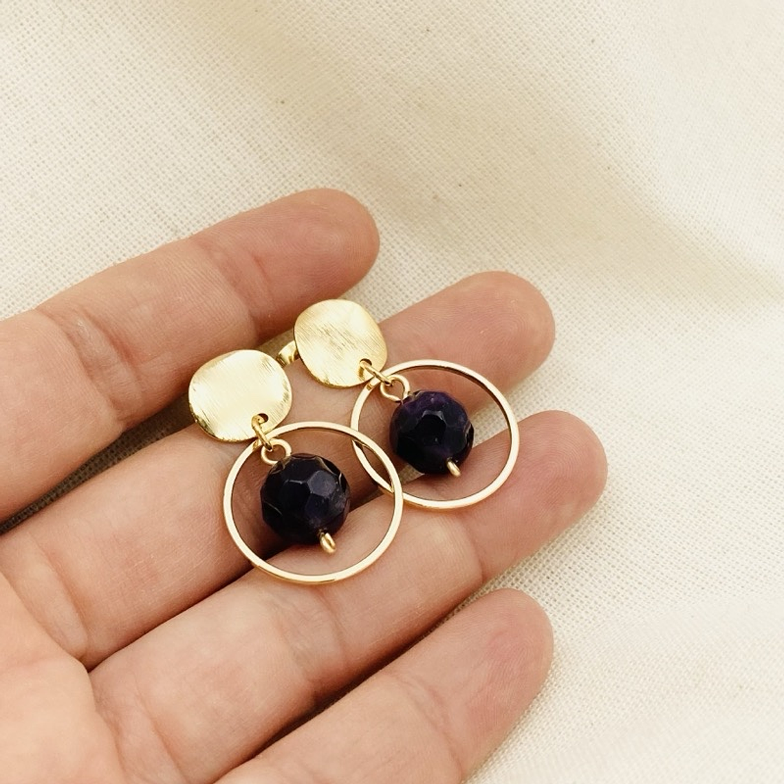 Aretes dorados con piedra Amatista 1