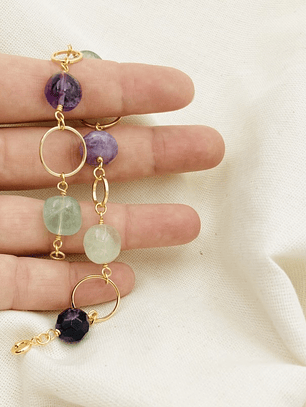 Pulsera piedras naturales y argollas doradas