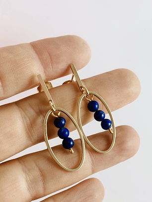Aretes dorados y piedra Lpaislázuli