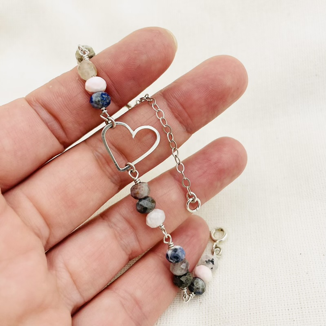 Pulsera Corazón de plata con piedras 2