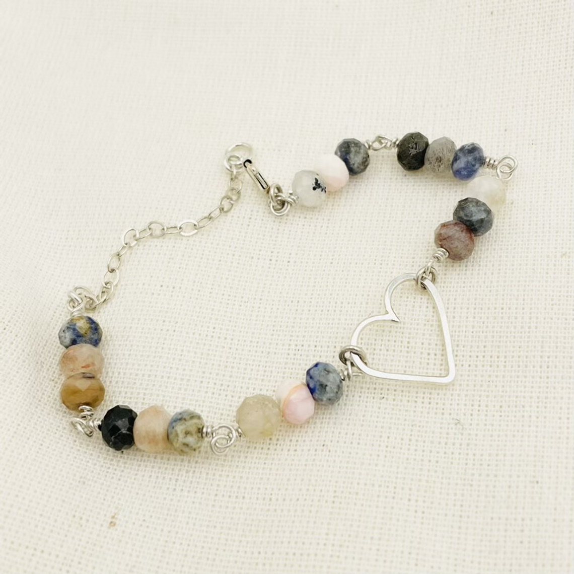 Pulsera Corazón de plata con piedras 1
