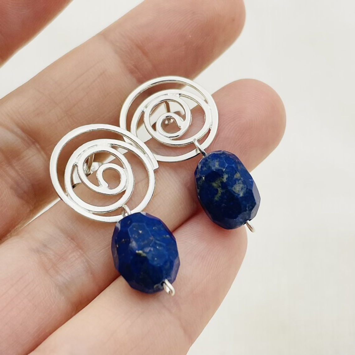 Aretes caracol de plata con Lapislázuli 3