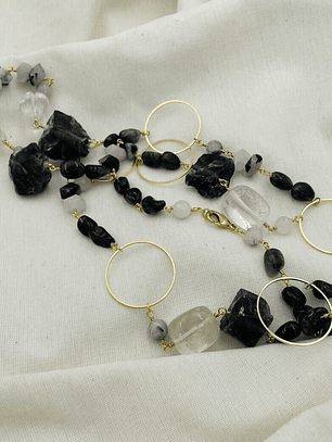 Collar largo dorado con piedras naturales