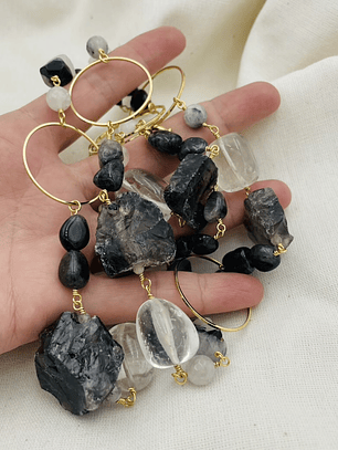 Collar largo dorado con piedras naturales