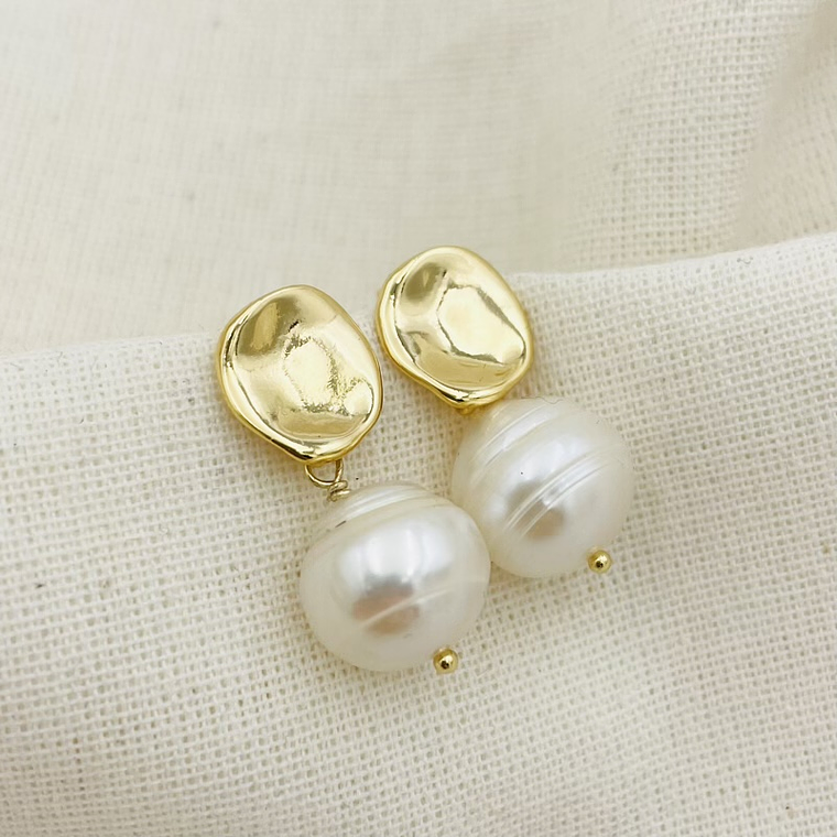Aretes dorados con perlas naturales 1