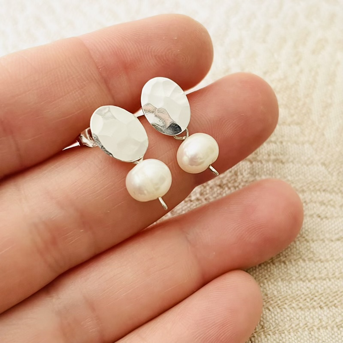 Aretes de plata y perla pequeños  1