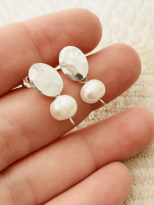 Aretes de plata y perla pequeños 