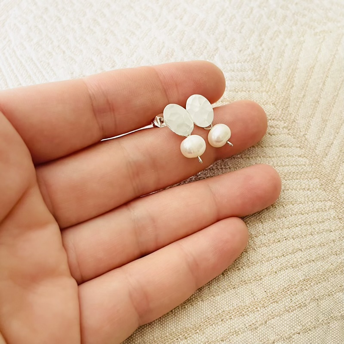 Aretes de plata y perla pequeños  2