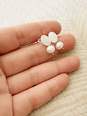 Aretes de plata y perla pequeños 