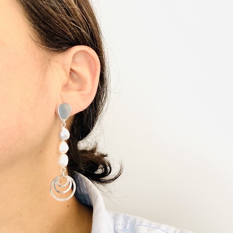 Aretes de plata largos con perlas tricolor 2