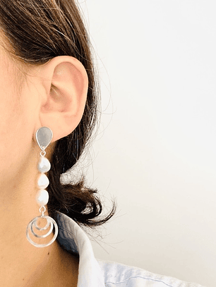 Aretes de plata largos con perlas tricolor