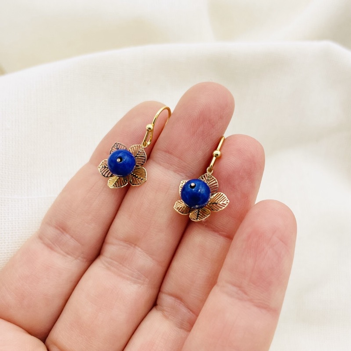 Aretes flor dorados con Lapislazuli 1