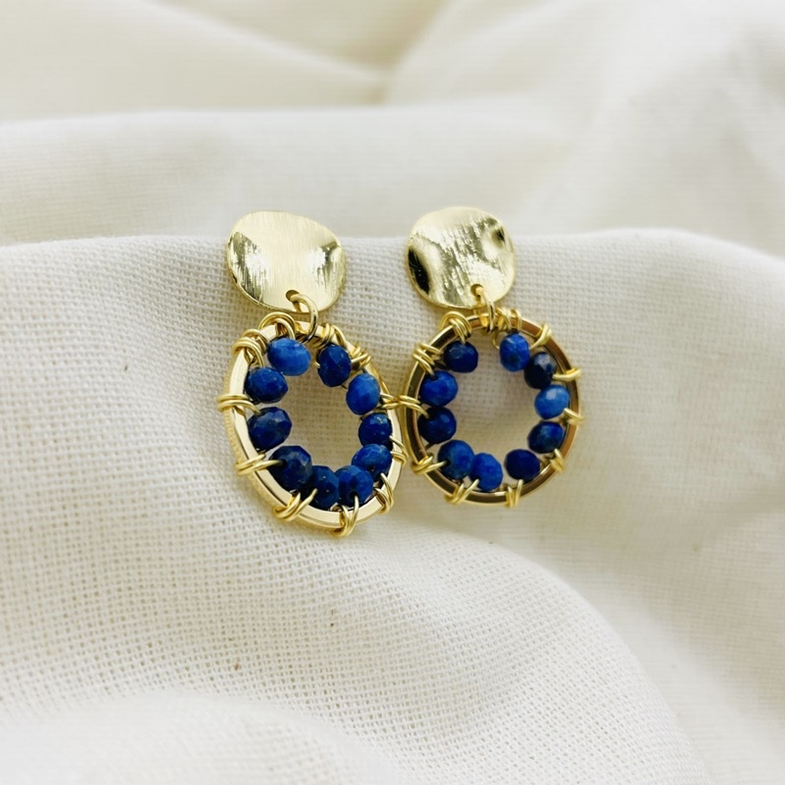 Aretes ¨Lirio¨ entorchado en Lapislázuli 2