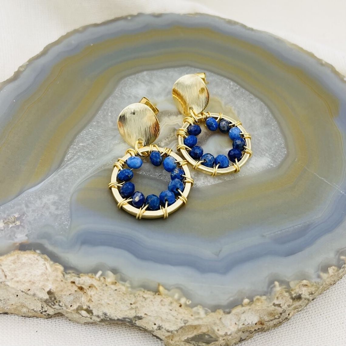 Aretes ¨Lirio¨ entorchado en Lapislázuli 3
