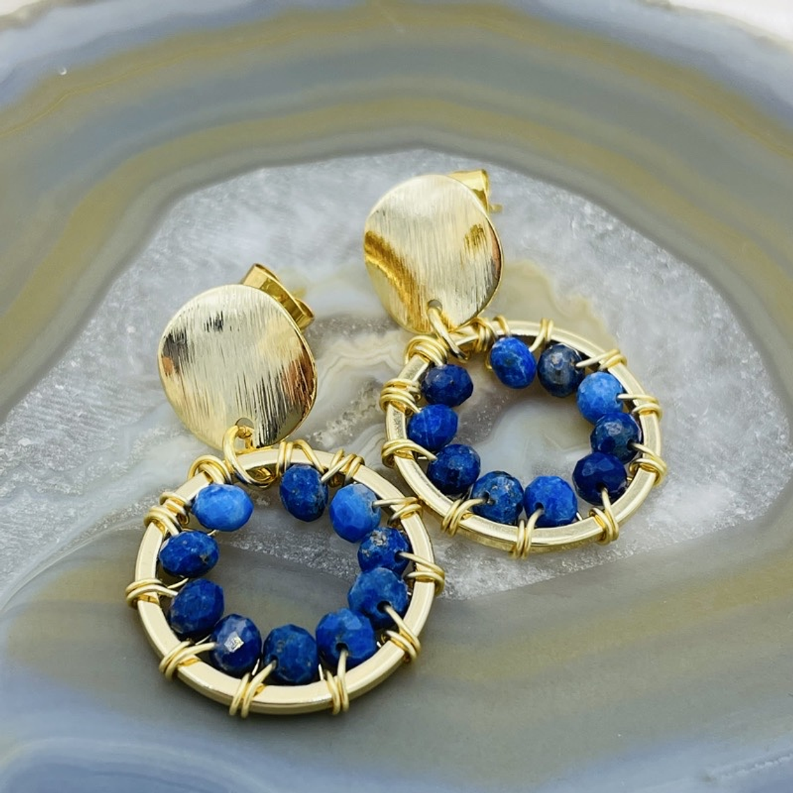 Aretes ¨Lirio¨ entorchado en Lapislázuli 1