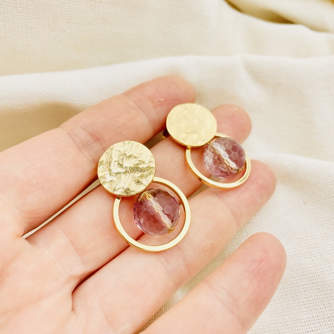 Aretes argolla y disco textura dorado con Amatista 2