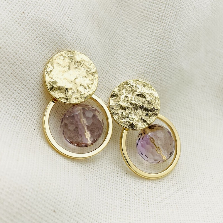 Aretes argolla y disco textura dorado con Amatista 3